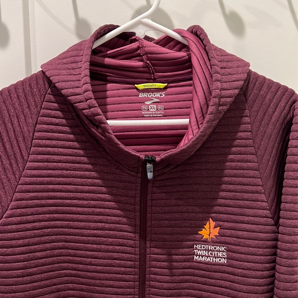 Medtronic twin cities marathon zip up